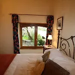 Hébergement de vacances La Vieille Ferme: Superbe Complexe De 3 En Pierre Avec Piscine Au Coeur Du Périgord Noir Saint-Genies