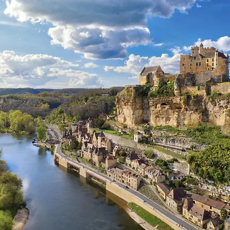 Дом отдыха La Vieille Ferme: Superbe Complexe De 3 En Pierre Avec Piscine Au Coeur Du Perigord Noir
