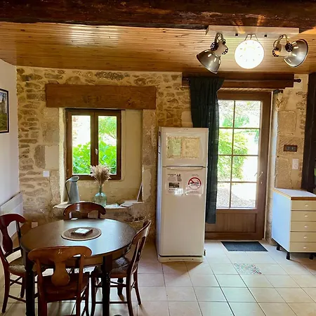 Holiday home La Vieille Ferme: Superbe Complexe De 3 En Pierre Avec Piscine Au Coeur Du Perigord Noir Saint-Genies