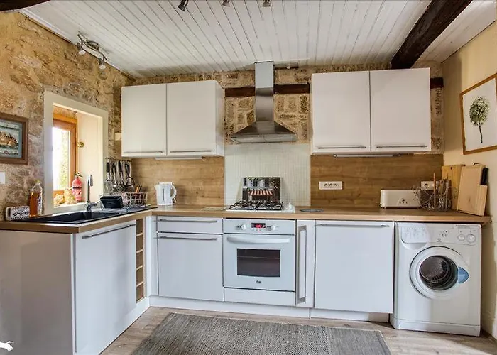 La Vieille Ferme: Superbe Complexe De 3 En Pierre Avec Piscine Au Coeur Du Perigord Noir * Saint-Genies