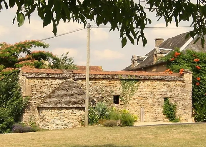 La Vieille Ferme: Superbe Complexe De 3 En Pierre Avec Piscine Au Coeur Du Perigord Noir Saint-Genies